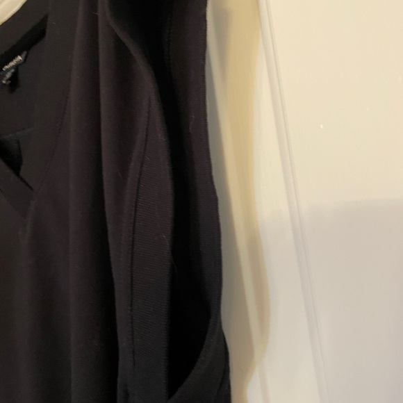 Women's Black Sleeveless Top - Picture 2 of 4